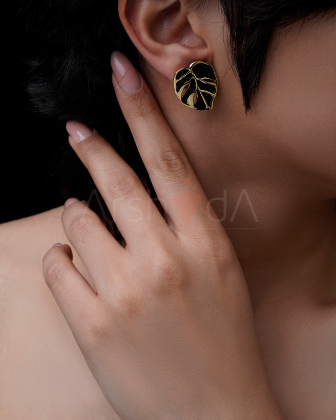 گوشواره میناکاری زنانه طرح برگ آبکاری طلا ۱۸ عیار و رنگ خاص