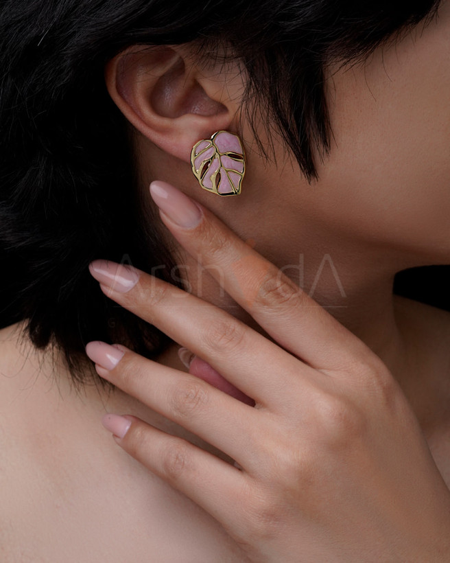 گوشواره میناکاری زنانه طرح برگ آبکاری طلا ۱۸ عیار و رنگ خاص