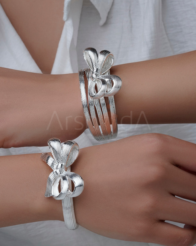 دستبند پاپیونی آبکاری نقره با پوشش نانو ضد حساسیت – طراحی خاص و لوکس