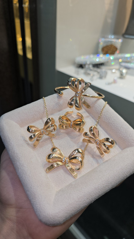 ست زنانه پاپیون طرح طلا رنگ ثابت با آبکاری طلای ۱۸ عیار – طراحی لوکس و نگینکاری