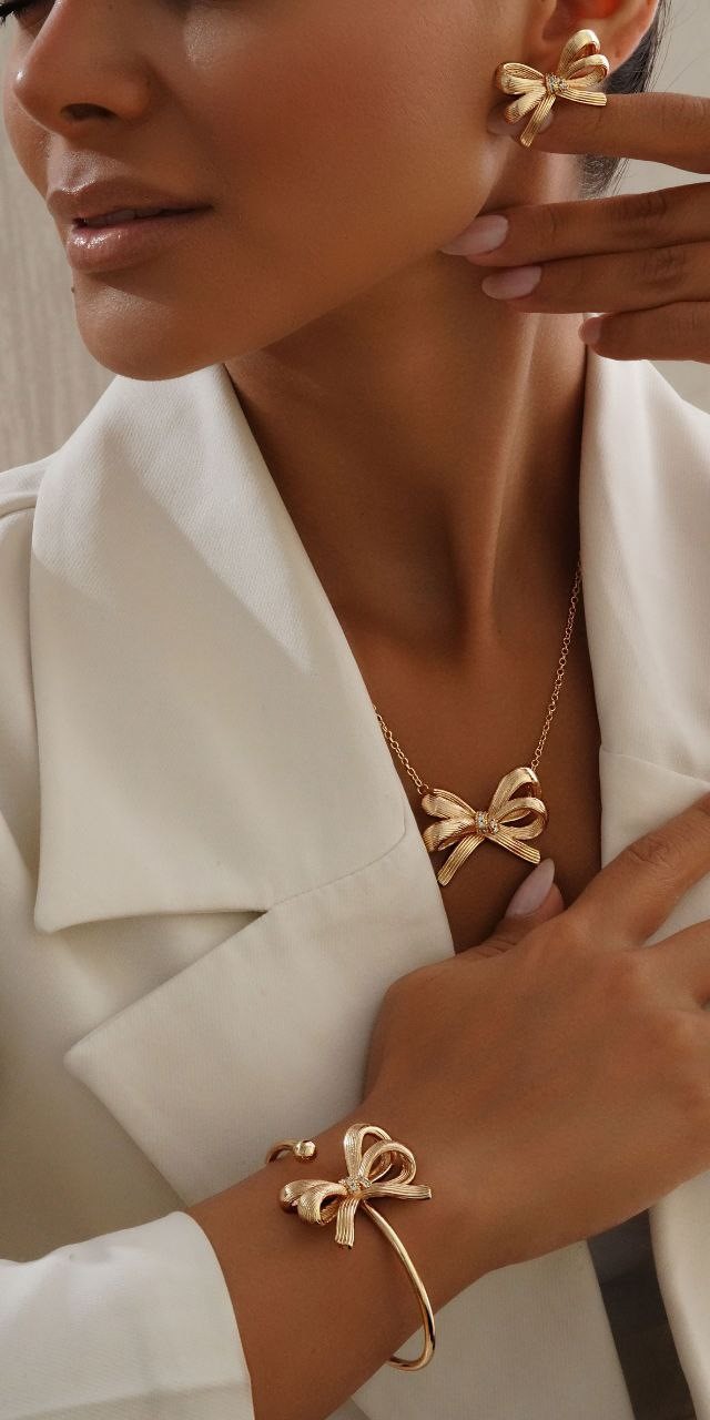 ست زنانه پاپیون طرح طلا رنگ ثابت با آبکاری طلای ۱۸ عیار – طراحی لوکس و نگین‌کاری