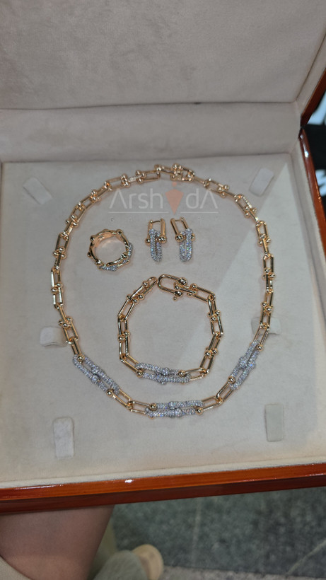 سرویس گردنبند، دستبند، گوشواره و انگشتر تیفانی رنگ شامپاینی با آبکاری طلای ۱۸ عیار و رنگ ثابت