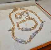 سرویس گردنبند، دستبند، گوشواره و انگشتر تیفانی رنگ شامپاینی با آبکاری طلای ۱۸ عیار و رنگ ثابت
