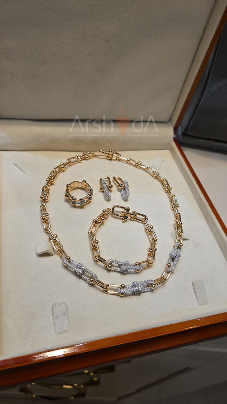 سرویس گردنبند، دستبند، گوشواره و انگشتر تیفانی رنگ شامپاینی با آبکاری طلای ۱۸ عیار و رنگ ثابت