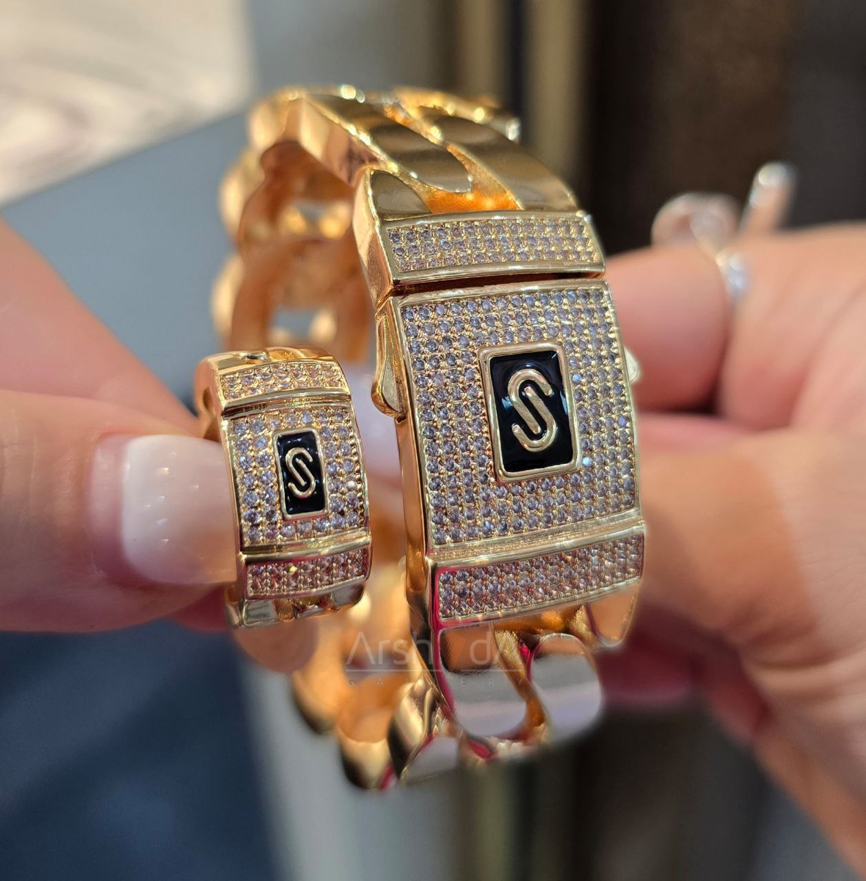 ست زنانه دستبند و انگشتر مناکو با نگین زیرکونیوم و آبکاری طلا ۱۸ عیار