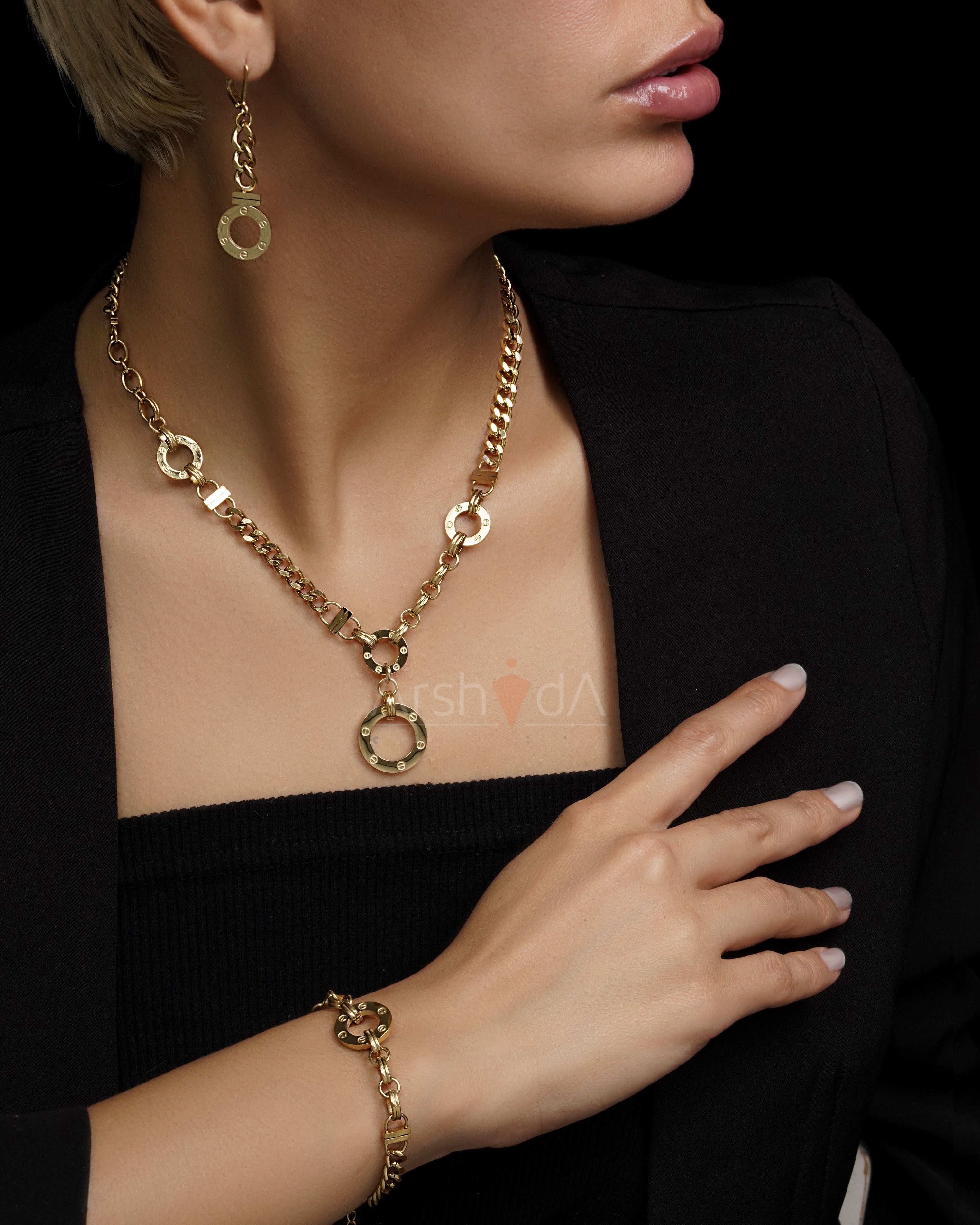 ست زنانه کارتیر مدل الیز با طراحی مدرن و آبکاری طلای ۱۸ عیار