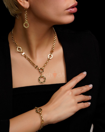 ست زنانه کارتیر مدل الیز با طراحی مدرن و آبکاری طلای ۱۸ عیار