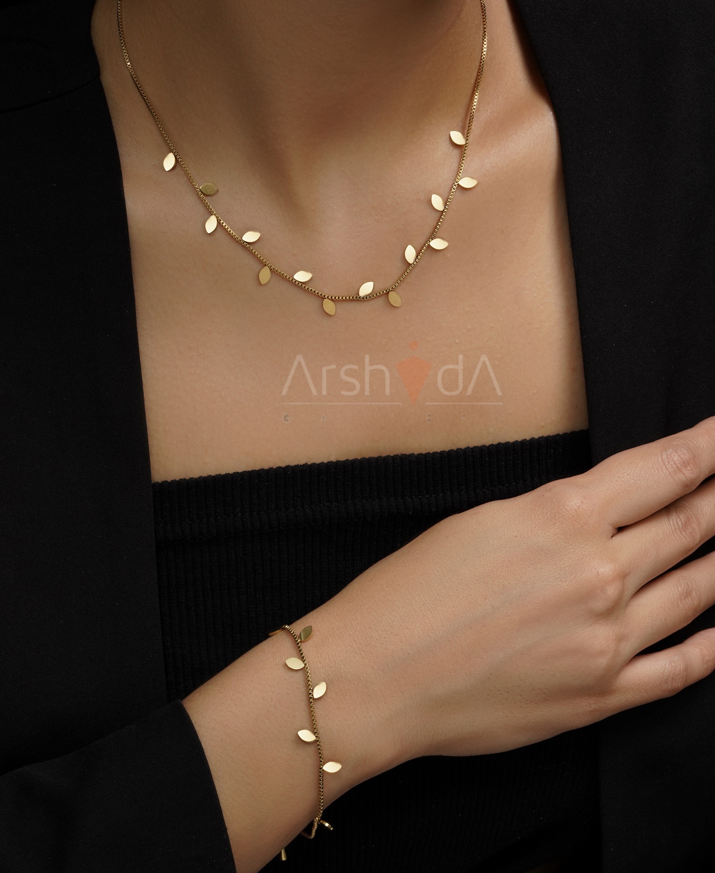 ست زنانه طرح برگ آبشاری رنگ طلایی با آبکاری طلا ۱۸ عیار