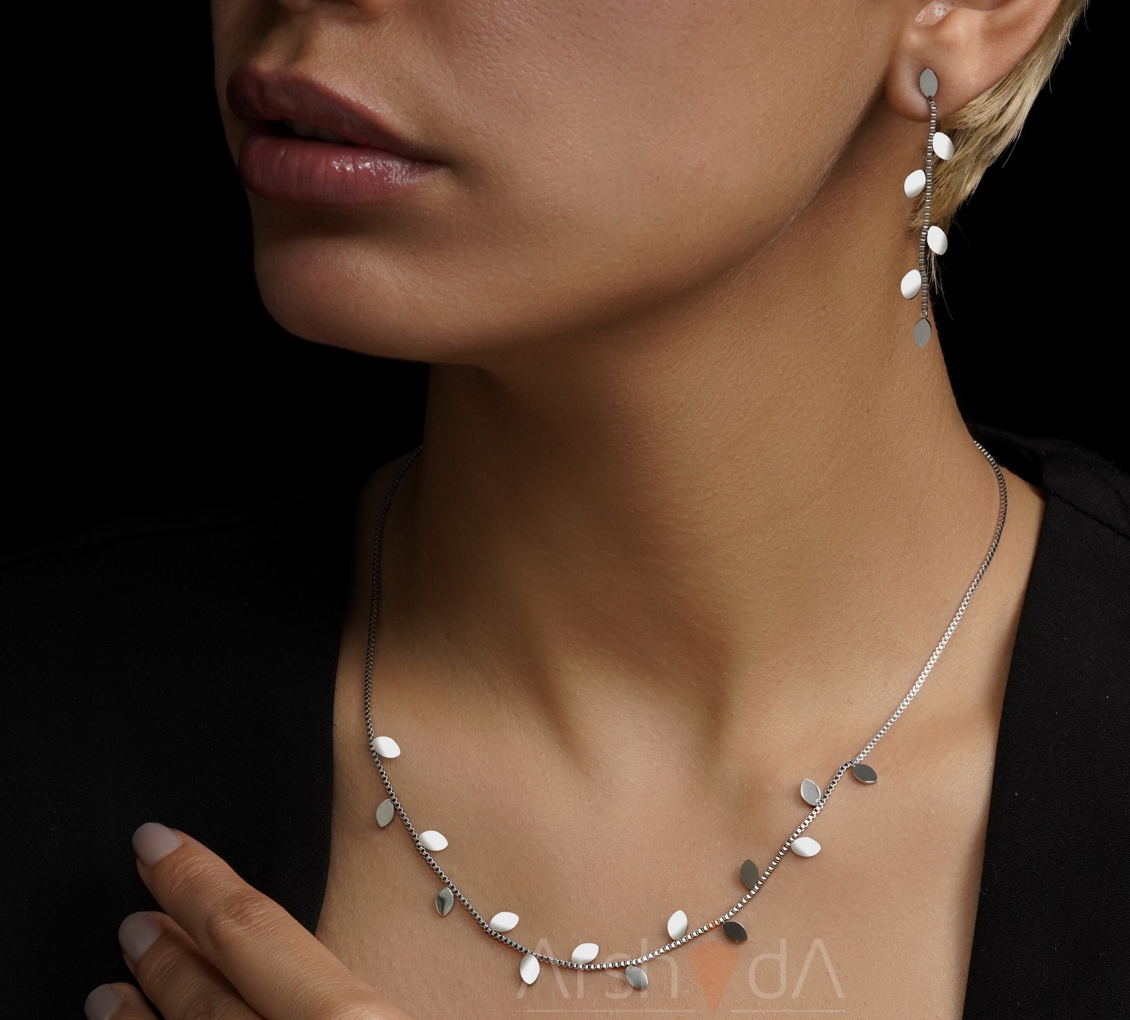 ست زنانه طرح برگ آبشاری رنگ سیلور با آبکاری رادیوم