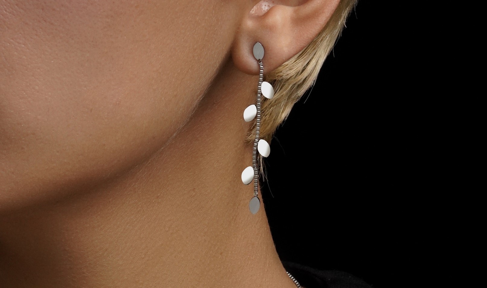 ست زنانه طرح برگ آبشاری رنگ سیلور با آبکاری رادیوم