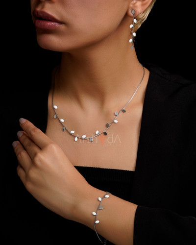 ست زنانه طرح برگ آبشاری رنگ سیلور با آبکاری رادیوم