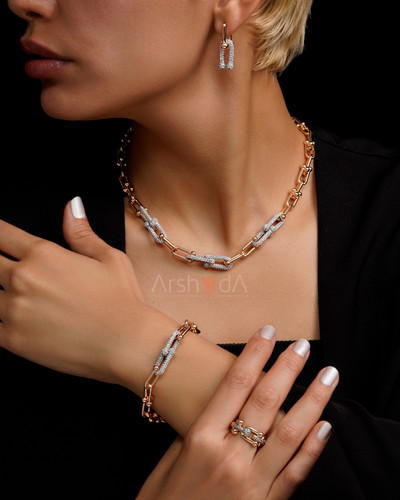 سرویس گردنبند، دستبند، گوشواره و انگشتر تیفانی رنگ شامپاینی با آبکاری طلای ۱۸ عیار و رنگ ثابت