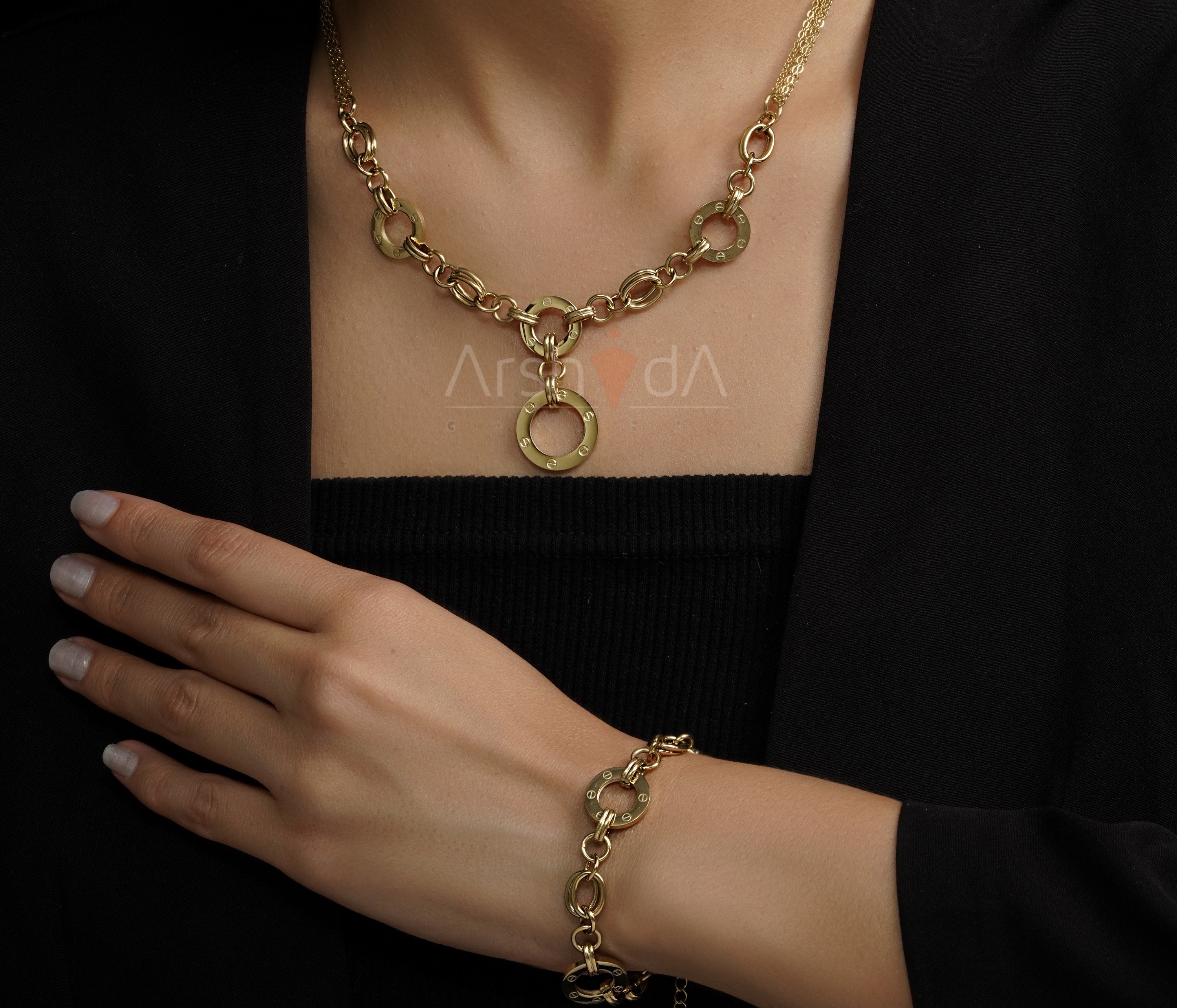 ست زنانه کارتیر مدل سیرا با طراحی حلقه‌ای و آبکاری طلا ۱۸ عیار