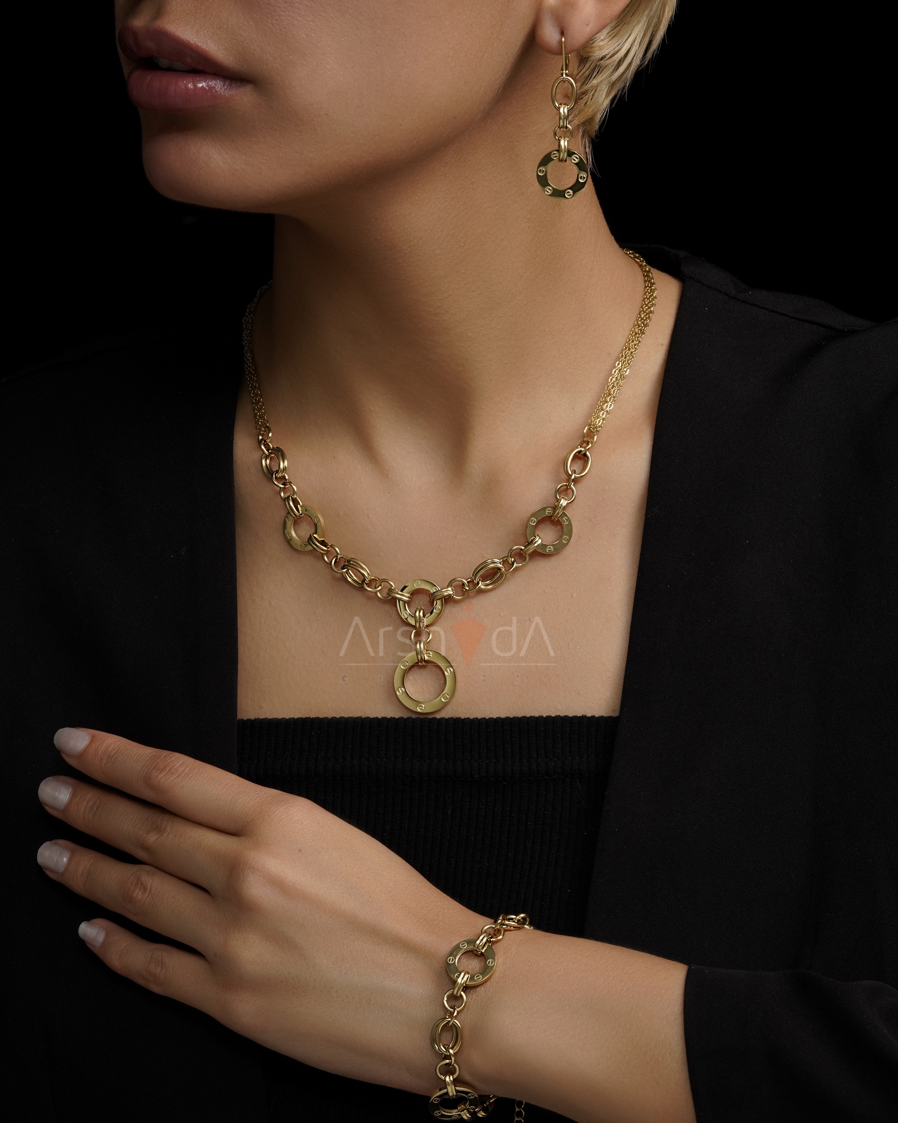 ست زنانه کارتیر مدل سیرا با طراحی حلقه‌ای و آبکاری طلا ۱۸ عیار