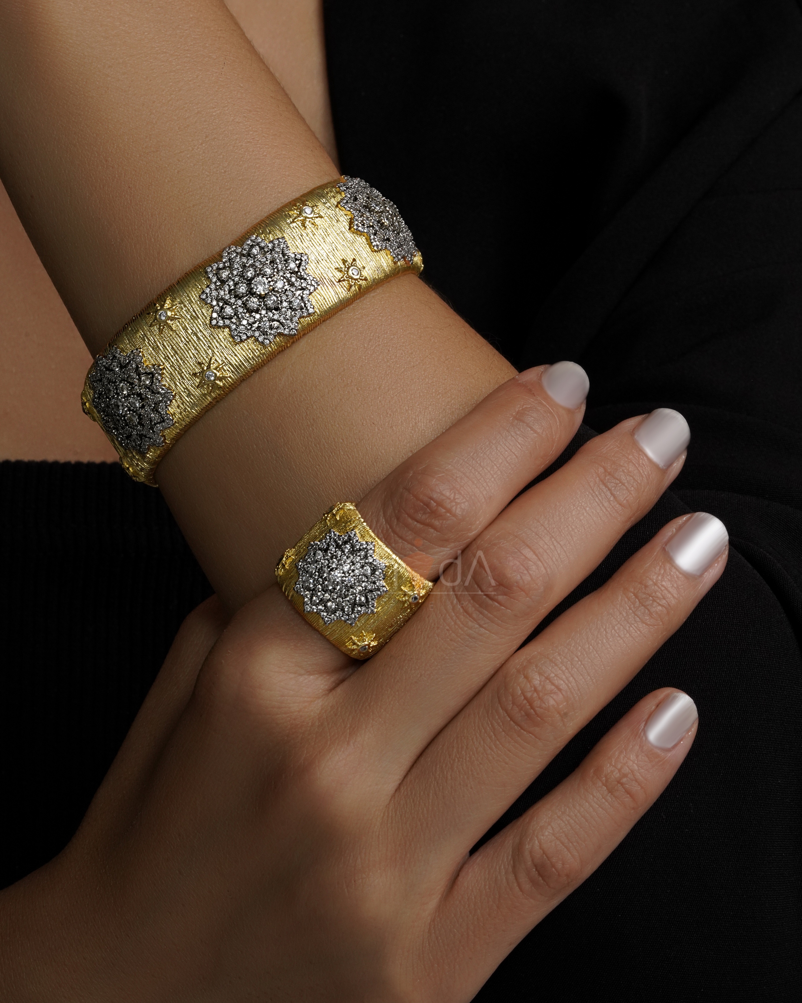 ست دستبند و انگشتر زنانه بوچلاتی با آبکاری طلا و نگینهای زیرکونیوم مخراجی