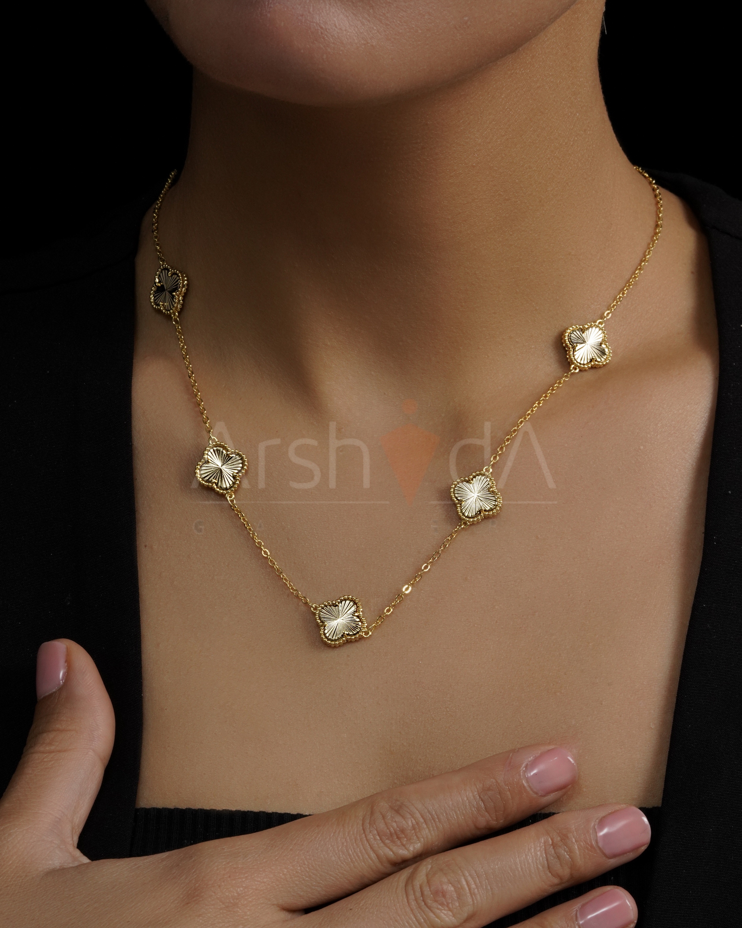 گردنبند زنانه ونکلیف مدل Alhambra تراش طلایی با آبکاری طلا ۱۸ عیار مسترکوالیتی