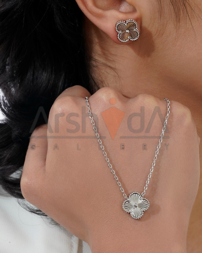 نیمست زنانه ونکلیف مدل Alhambra تراش با آبکاری طلا ۱۸ عیار و رادیوم مسترکوالیتی