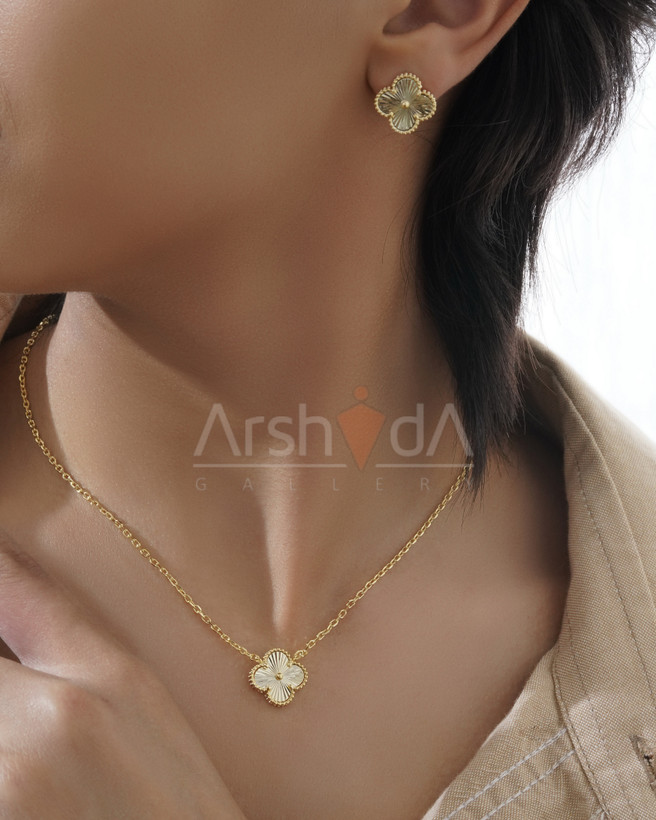 نیمست زنانه ونکلیف مدل Alhambra تراش با آبکاری طلا ۱۸ عیار و رادیوم مسترکوالیتی