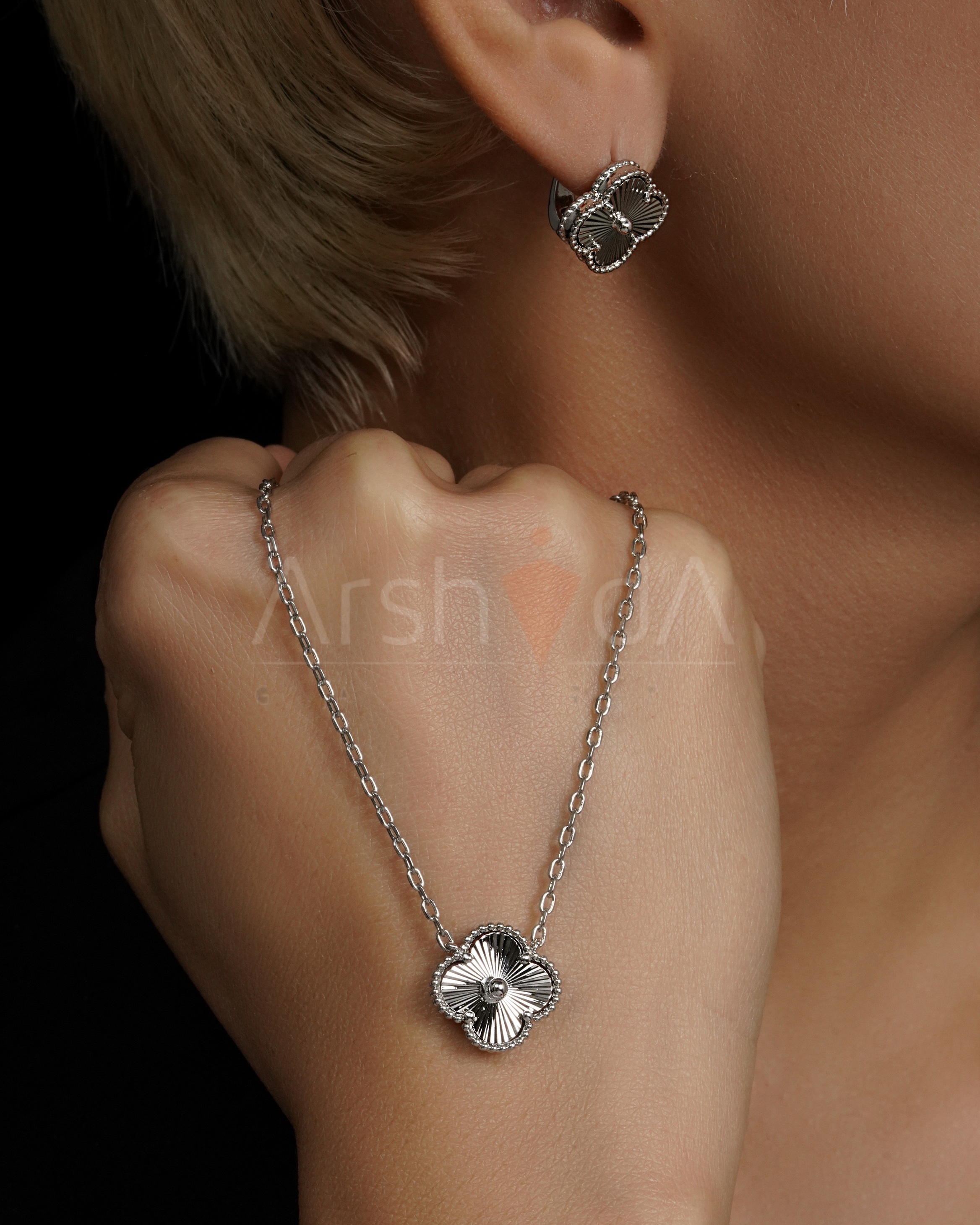 نیم‌ست زنانه ونکلیف مدل Alhambra تراش با آبکاری طلا ۱۸ عیار و رادیوم مسترکوالیتی