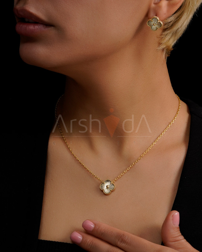 نیمست زنانه ونکلیف مدل Alhambra تراش با آبکاری طلا ۱۸ عیار و رادیوم مسترکوالیتی