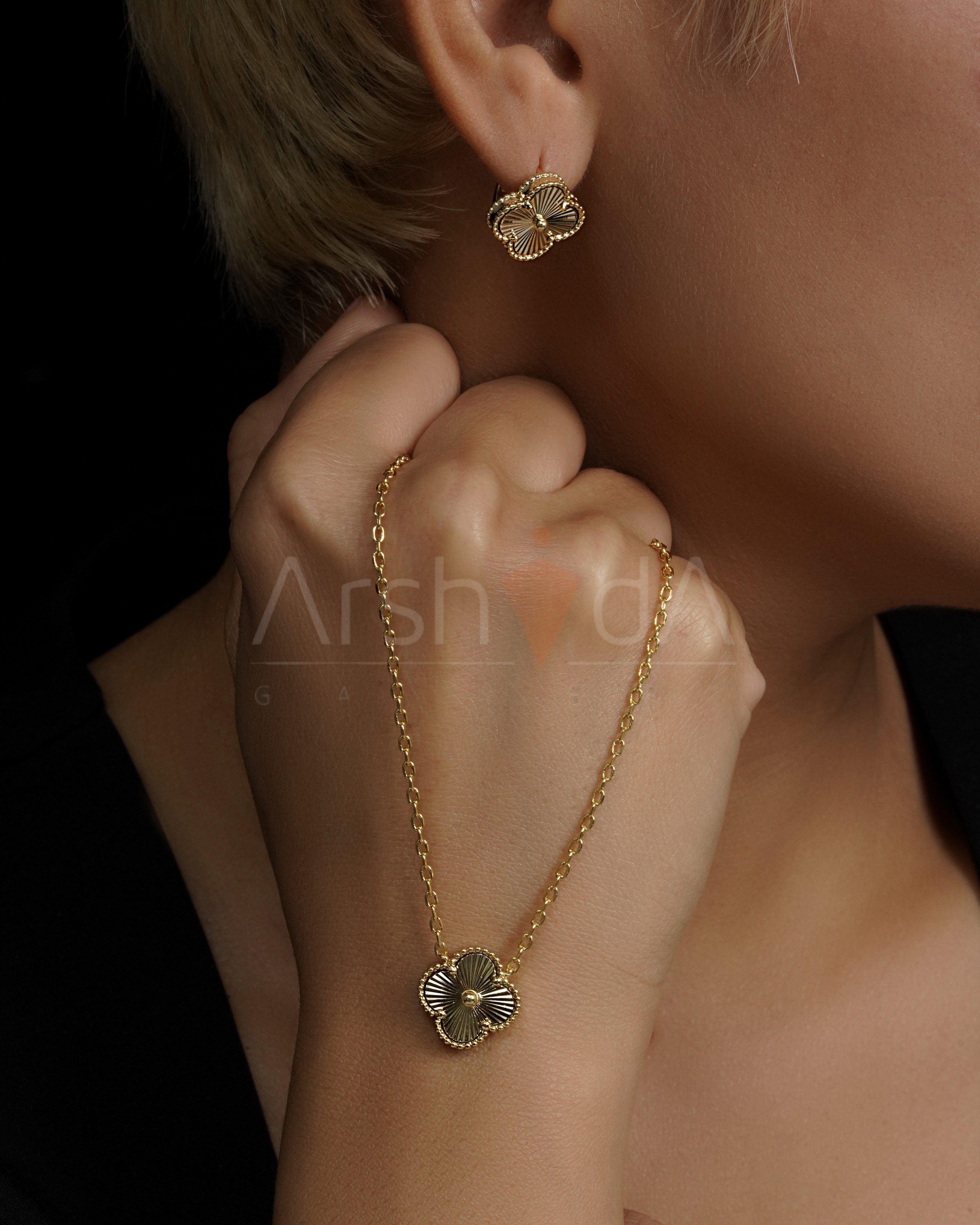 نیم‌ست زنانه ونکلیف مدل Alhambra تراش با آبکاری طلا ۱۸ عیار و رادیوم مسترکوالیتی