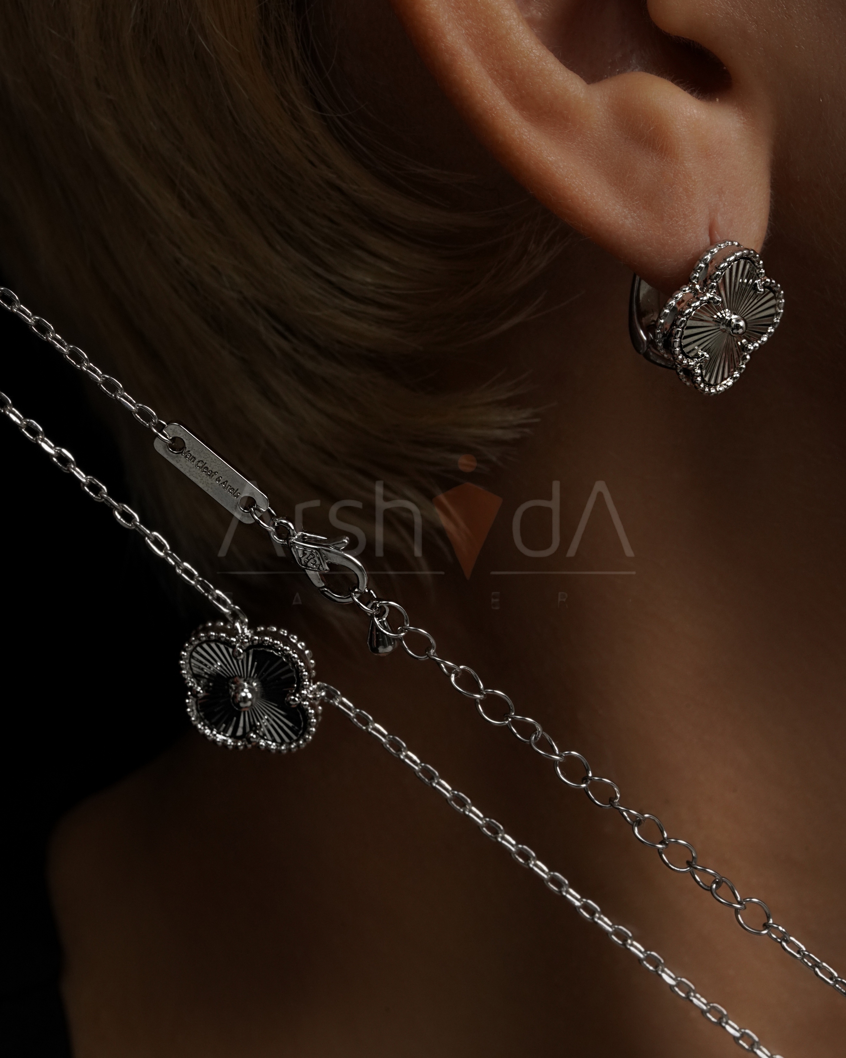 نیم‌ست زنانه ونکلیف مدل Alhambra تراش با آبکاری طلا ۱۸ عیار و رادیوم مسترکوالیتی