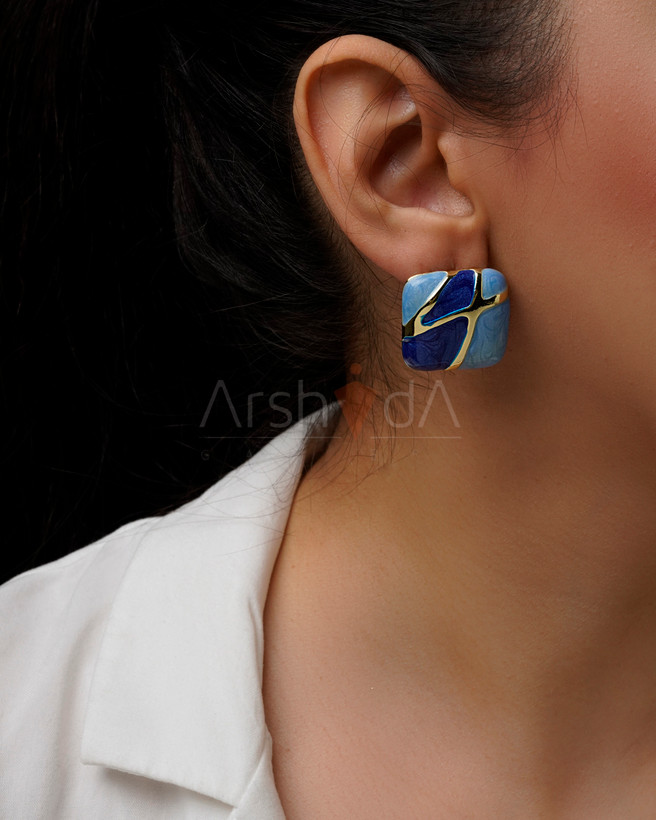 گوشواره زنانه میناکاری مربعی آبی و لاجوردی با خطوط طلایی براق