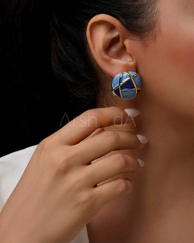 گوشواره زنانه میناکاری دایرهای آبی و لاجوردی با خطوط طلایی متقاطع