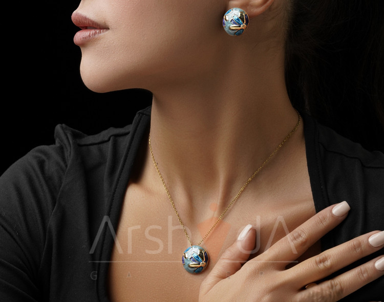 نیمست زنانه میناکاری طرح آبی اقیانوسی مدل آتلانتیس شامل شش مدل متفاوت با گردنبند و گوشواره آبکاری طلا ۱۸ عیار