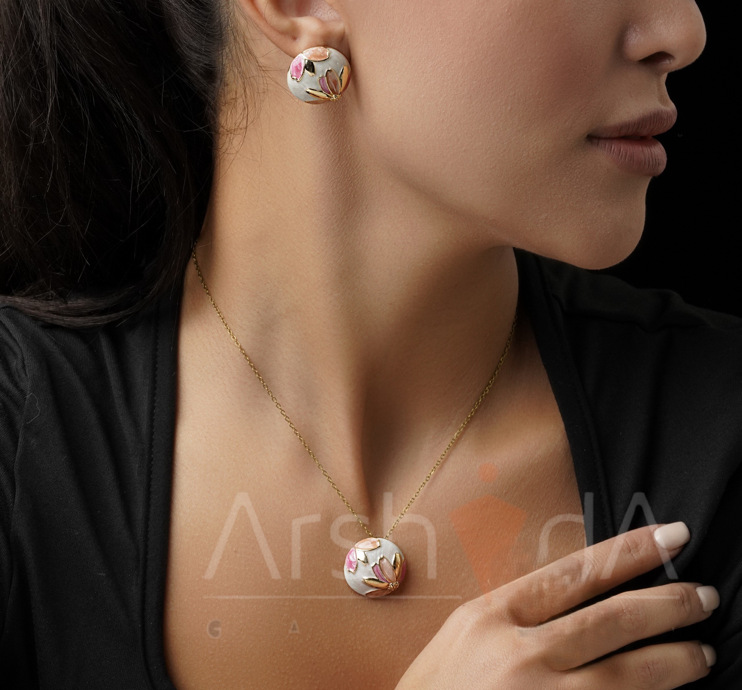 نیم‌ست زنانه میناکاری طرح گل رز سان‌ست مدل اورورا با رنگ‌های صورتی و نارنجی و آبکاری طلا ۱۸ عیار