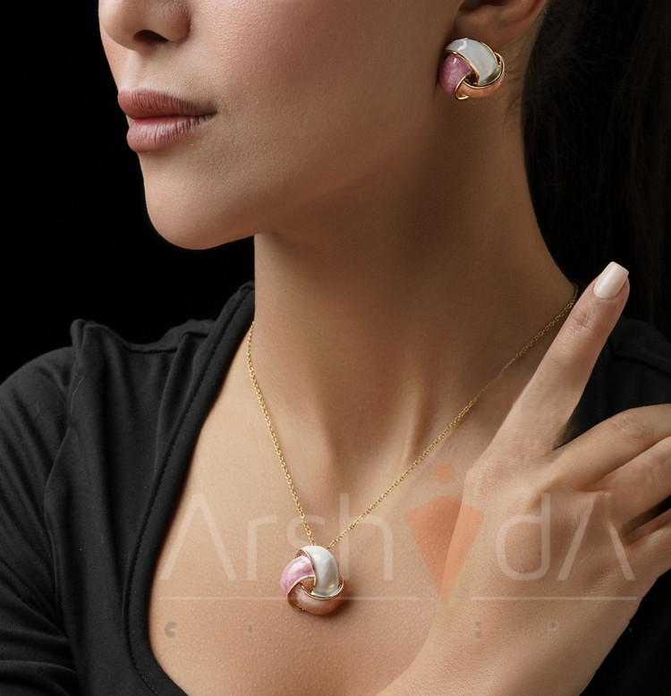 نیمست زنانه میناکاری طرح گل رز سانست مدل اورورا با رنگهای صورتی و نارنجی و آبکاری طلا ۱۸ عیار