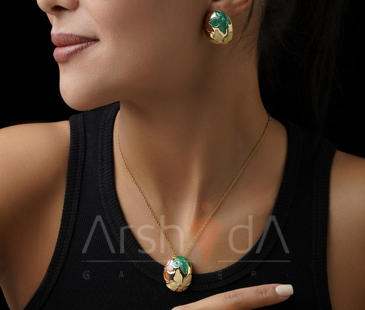 نیمست میناکاری زنانه با رنگ یشمی کمرنگ و نارنجی، شامل گردنبند و گوشواره با زنجیر ۴۵ سانتیمتر