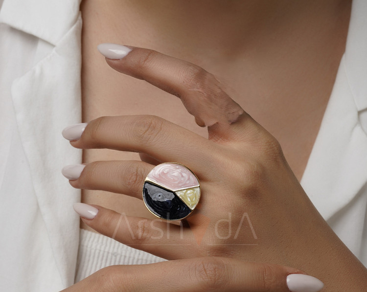 انگشتر زنانه میناکاری رنگینمهتابی مدل نواک با طرح صورتی و مشکی