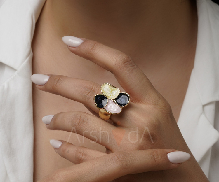 انگشتر زنانه میناکاری رنگینمهتابی مدل نواک با طرح صورتی و مشکی