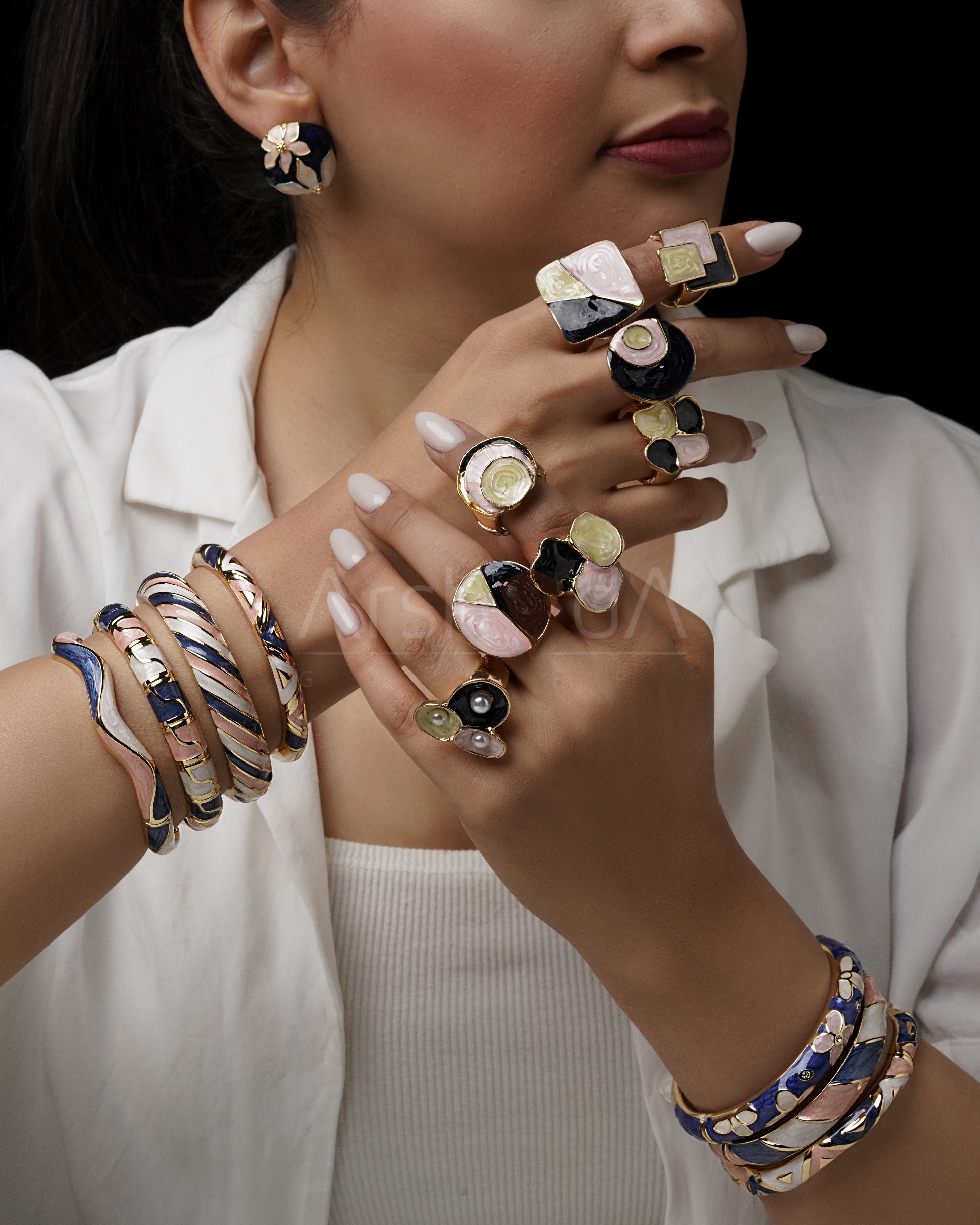 انگشتر زنانه میناکاری رنگینمهتابی مدل نواک با طرح صورتی و مشکی