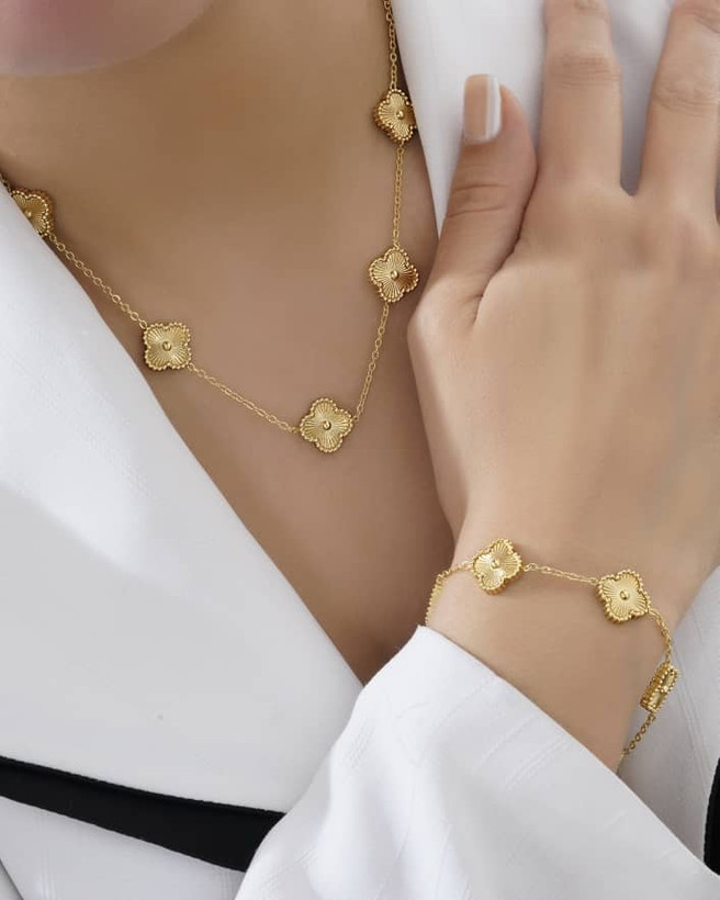 ست زنانه دستبند و گردنبند ونکلیف با آبکاری طلای ۱۸ عیار و کلاورهای دو رو