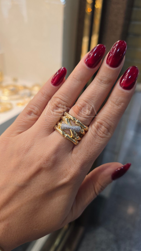 ست زیورآلات طلایی و نقرهای زنانه طرح بامبو چهار لاین شامل بنگل و انگشتر با نگینهای درخشان زیرکونیوم