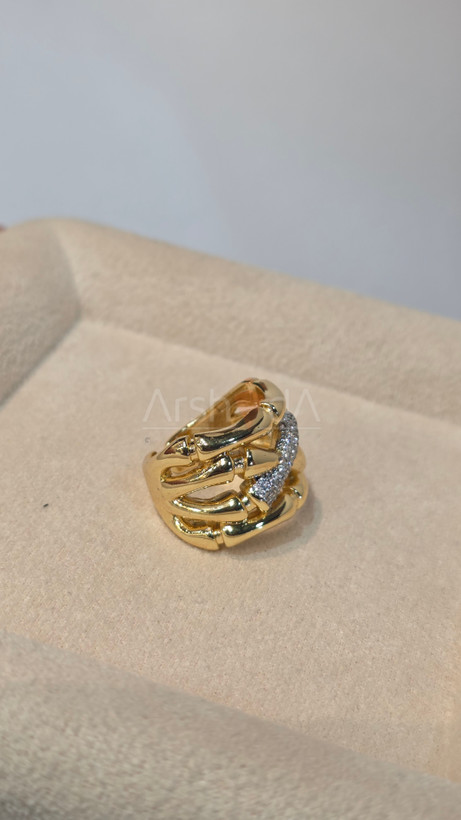 ست زیورآلات طلایی و نقرهای زنانه طرح بامبو چهار لاین شامل بنگل و انگشتر با نگینهای درخشان زیرکونیوم