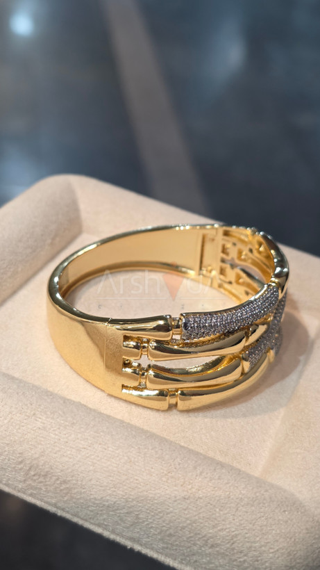 ست زیورآلات طلایی و نقرهای زنانه طرح بامبو چهار لاین شامل بنگل و انگشتر با نگینهای درخشان زیرکونیوم