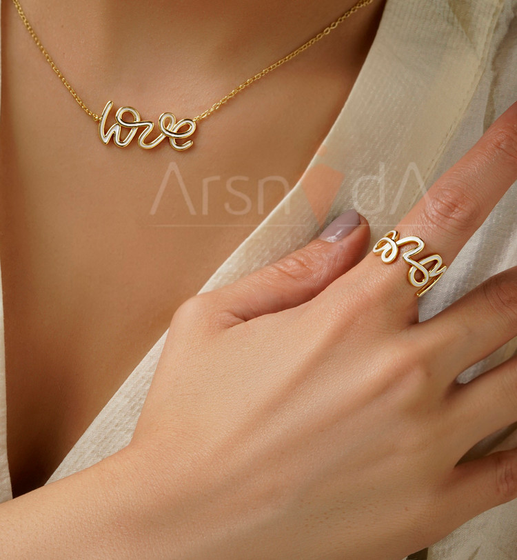 ست گردنبند و انگشتر استیل طرح Love با تزئینات سیاه و سفید مونوکروم و آبکاری رادیوم در آرشیدا گالری.