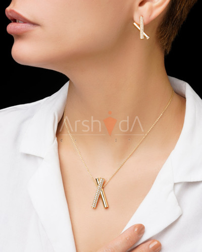 نیمست زنانه مدل تالیا با طرح ضربدری نگیندار و آبکاری طلای ۱۸ عیار روی بدن مدل