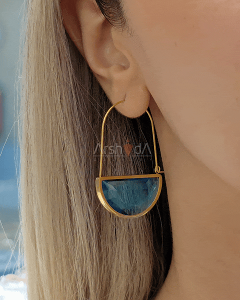 گوشواره زنانه کریستالی سوارووسکی با پایه استیل حک شده آبکاری طلای 18 عیار و رادیوم نانو رنگ ثابت