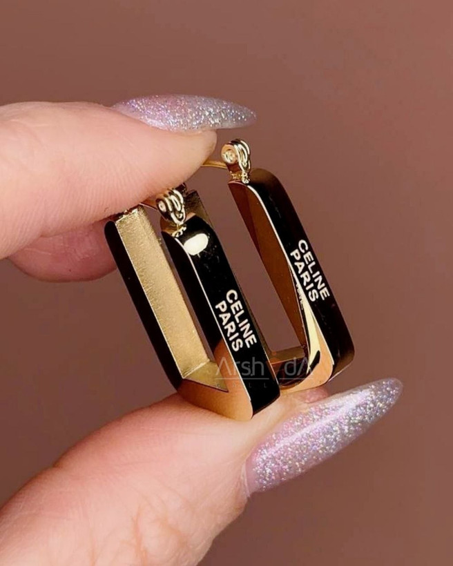 گوشواره مستطیلی U شکل با حکاکی CELINE PARIS و آبکاری طلایی